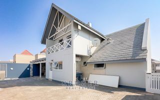 3 Bedroom House For Sale in Long Beach