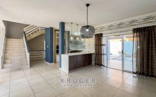 3 Bedroom House For Sale in Long Beach