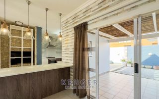 3 Bedroom House For Sale in Long Beach