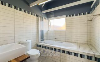 3 Bedroom House For Sale in Long Beach