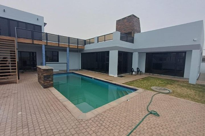 4 Bedroom House For Sale in Dolphin Beach