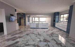 4 Bedroom House For Sale in Dolphin Beach