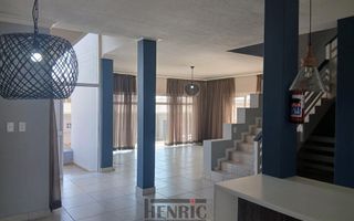 3 Bedroom House For Sale in Long Beach