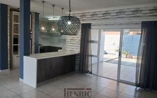 3 Bedroom House For Sale in Long Beach