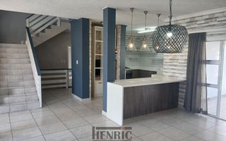 3 Bedroom House For Sale in Long Beach