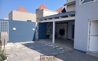 3 Bedroom House For Sale in Long Beach