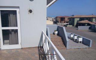 3 Bedroom House For Sale in Long Beach