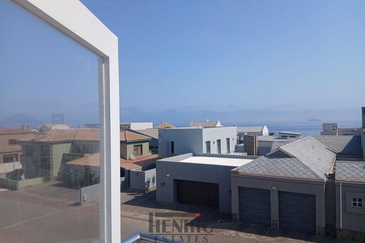 3 Bedroom House For Sale in Long Beach