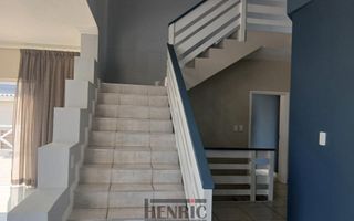 3 Bedroom House For Sale in Long Beach