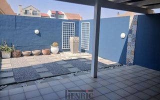 3 Bedroom House For Sale in Long Beach