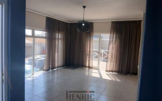 3 Bedroom House For Sale in Long Beach