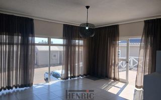 3 Bedroom House For Sale in Long Beach