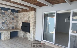 3 Bedroom House For Sale in Long Beach