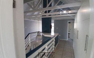 3 Bedroom House For Sale in Long Beach