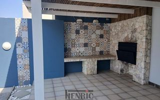 3 Bedroom House For Sale in Long Beach
