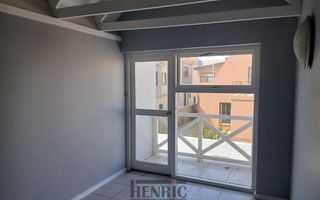 3 Bedroom House For Sale in Long Beach
