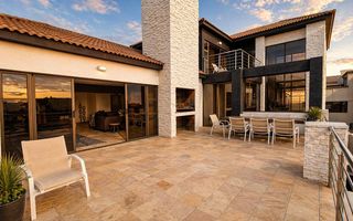5 Bedroom House For Sale in Long Beach