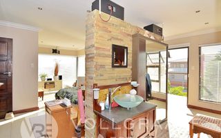 3 Bedroom House For Sale in Mile 4, Swakopmund