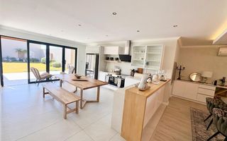 4 Bedroom House To Rent in Lagoon