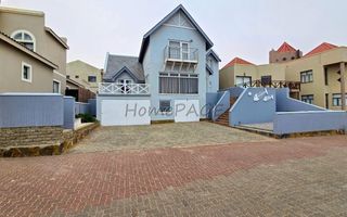 3 Bedroom House For Sale in Long Beach