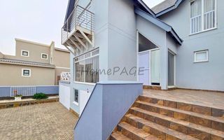 3 Bedroom House For Sale in Long Beach