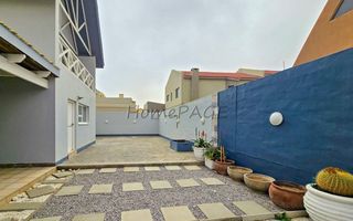 3 Bedroom House For Sale in Long Beach