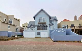 3 Bedroom House For Sale in Long Beach