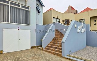 3 Bedroom House For Sale in Long Beach