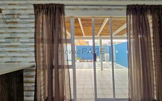 3 Bedroom House For Sale in Long Beach