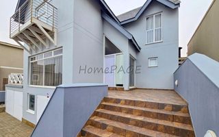 3 Bedroom House For Sale in Long Beach