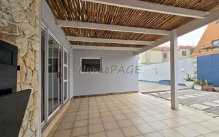 3 Bedroom House For Sale in Long Beach