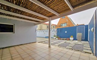 3 Bedroom House For Sale in Long Beach