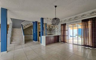 3 Bedroom House For Sale in Long Beach