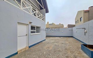 3 Bedroom House For Sale in Long Beach