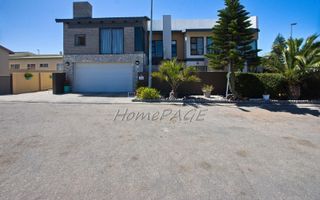 3 Bedroom House For Sale in Mile 4, Swakopmund