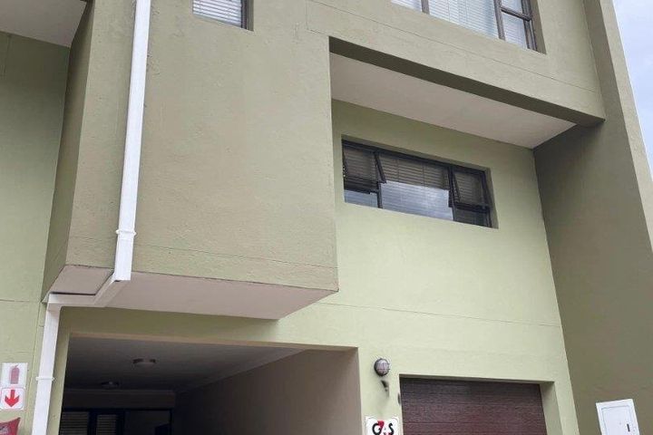 3 Bedroom House For Sale in Windhoek Central, Windhoek