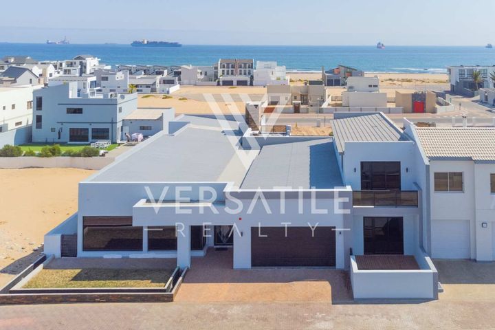 4 Bedroom House For Sale in Dolphin Beach