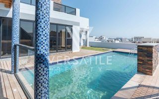 4 Bedroom House For Sale in Dolphin Beach