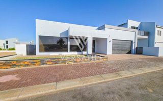 4 Bedroom House For Sale in Dolphin Beach