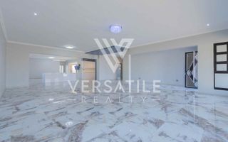 4 Bedroom House For Sale in Dolphin Beach
