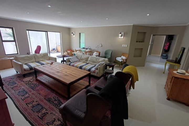 5 Bedroom House For Sale in Meersig