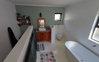 5 Bedroom House For Sale in Meersig