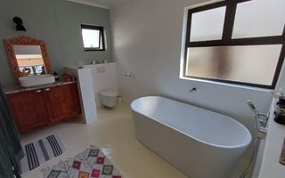 5 Bedroom House For Sale in Meersig