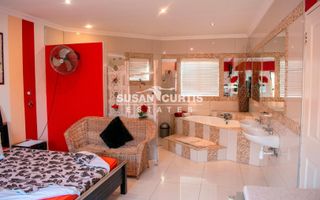 6 Bedroom House For Sale in Walvis Bay Central