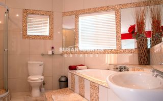 6 Bedroom House For Sale in Walvis Bay Central