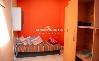 6 Bedroom House For Sale in Walvis Bay Central