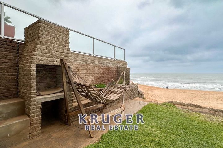 3 Bedroom House For Sale in Henties Bay Central, Henties Bay
