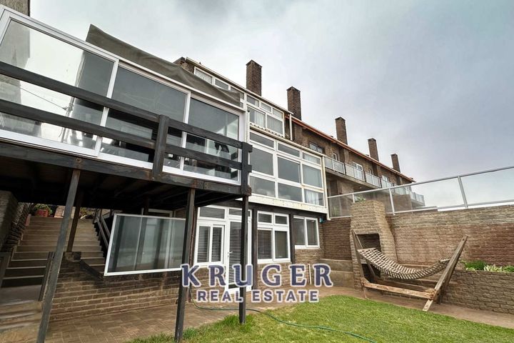 3 Bedroom House For Sale in Henties Bay Central, Henties Bay