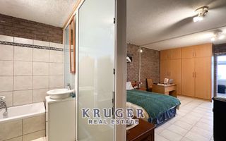 3 Bedroom House For Sale in Henties Bay Central, Henties Bay