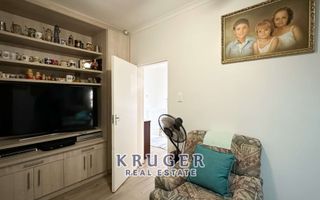 3 Bedroom House For Sale in Henties Bay Central, Henties Bay